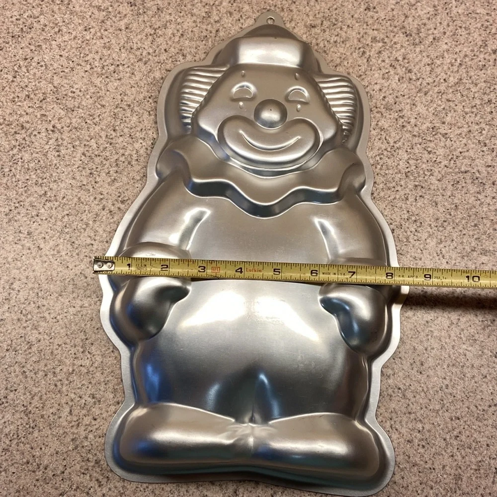 Vintage/Retired 1986 Wilton Circus Clown Aluminum Cake Pan Wilton 2105-9401